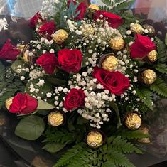 12 red roses and chocolate bouquet